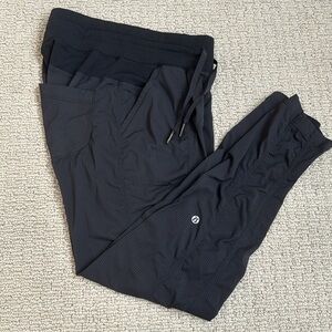 Lululemon crops; size 2 (XS); Black